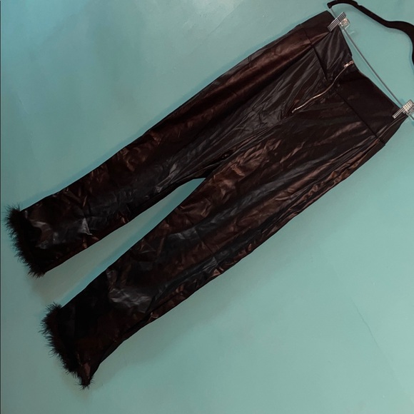 Elegant Black Leather pants with trim fur in the leg - Picture 2 of 14